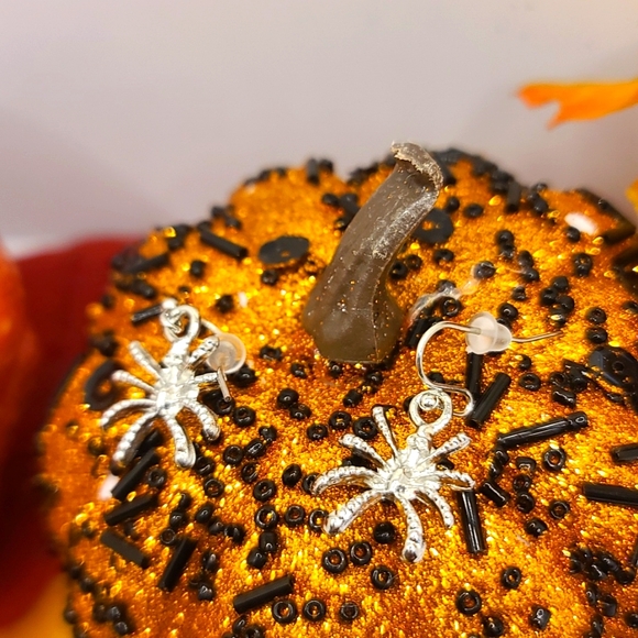 Spider Silvertone Metal Dangle Earrings NWT 1 pr - Picture 2 of 4